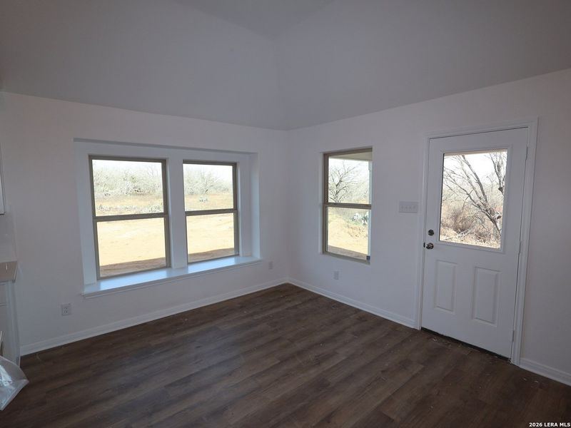 Spacious, unfurnished interior of a new home in Chaparral Ranch, Floresville (Image 14).