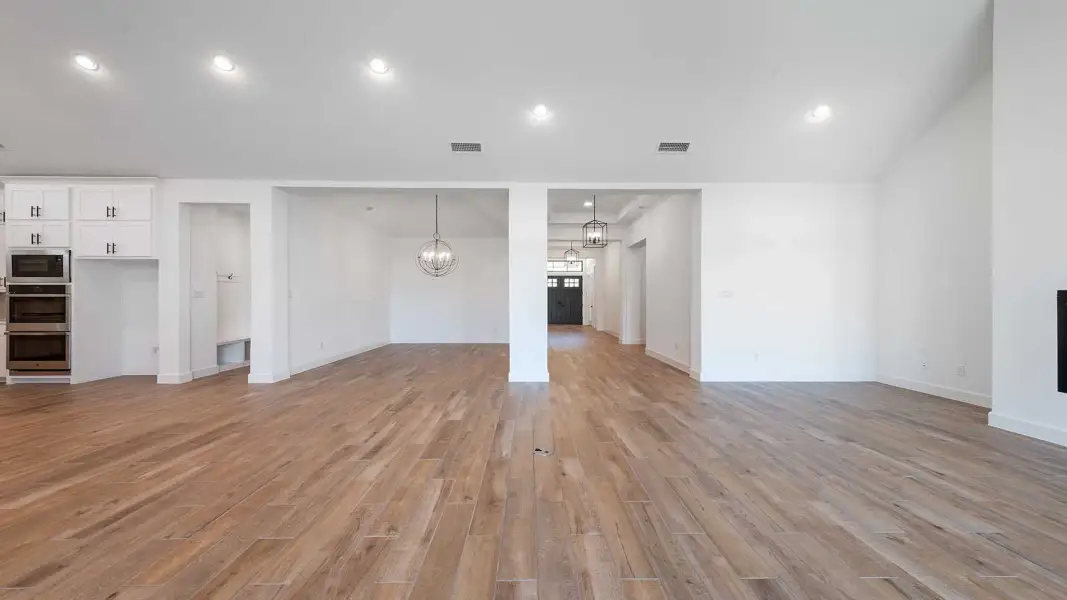Spacious, unfurnished interior of a new home in Creek of Driftwood, Driftwood (Image 15).
