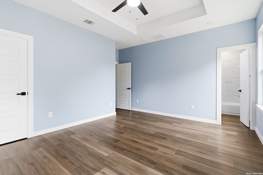 Spacious, unfurnished interior of a new home in , San Antonio (Image 27).