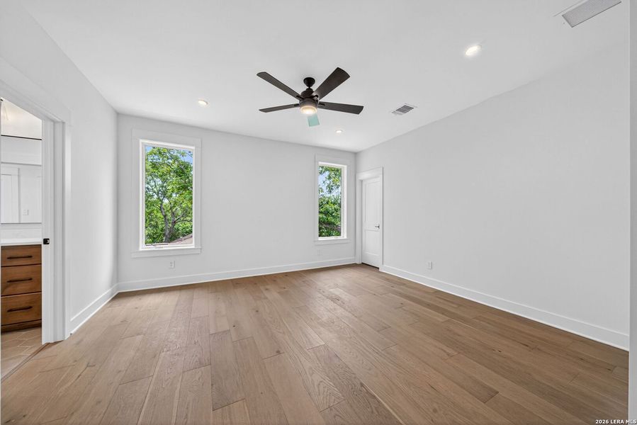 Spacious, unfurnished interior of a new home in , Alamo Heights (Image 44).