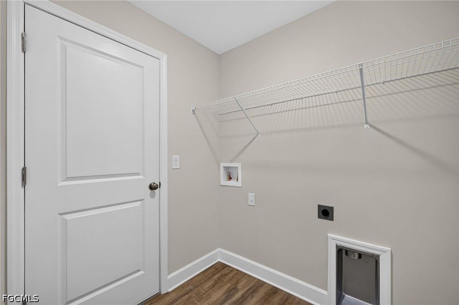 Spacious, unfurnished interior of a new home in Cape Coral, Cape Coral (Image 24).