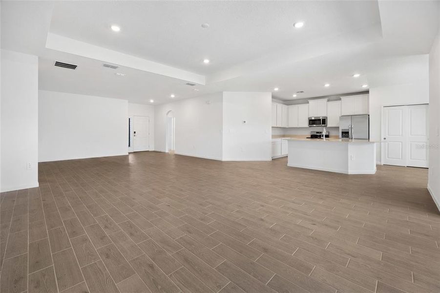 Spacious, unfurnished interior of a new home in , Dunnellon (Image 29).