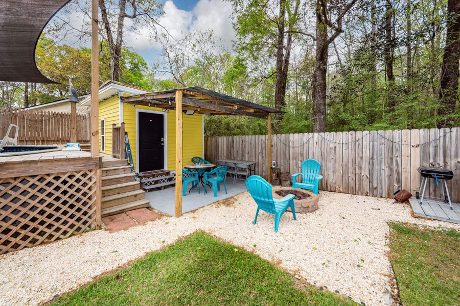 Exterior details and patio area of a home in , Summerville (Image 33).