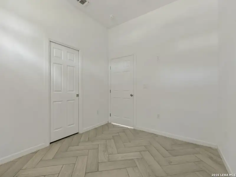 Spacious, unfurnished interior of a new home in , San Antonio (Image 24).