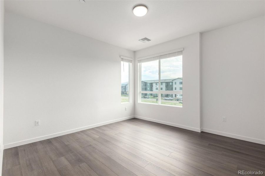 Spacious, unfurnished interior of a new home in Gateway Commons, Denver (Image 12).