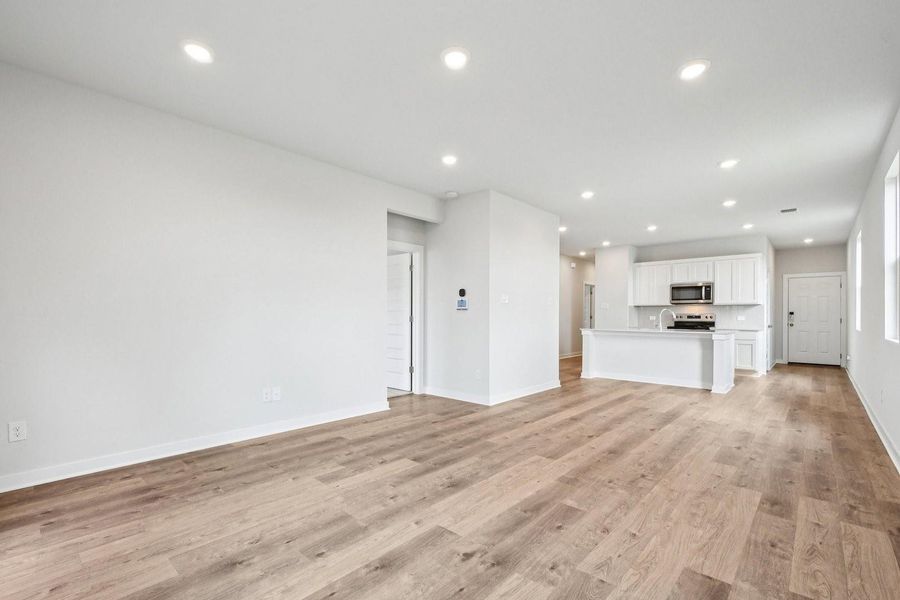 Spacious, unfurnished interior of a new home in Eastwood at Sonterra, Jarrell (Image 9).