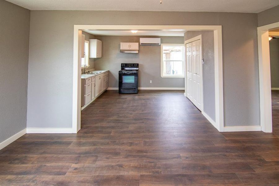 Spacious, unfurnished interior of a new home in , Sweetwater (Image 7).