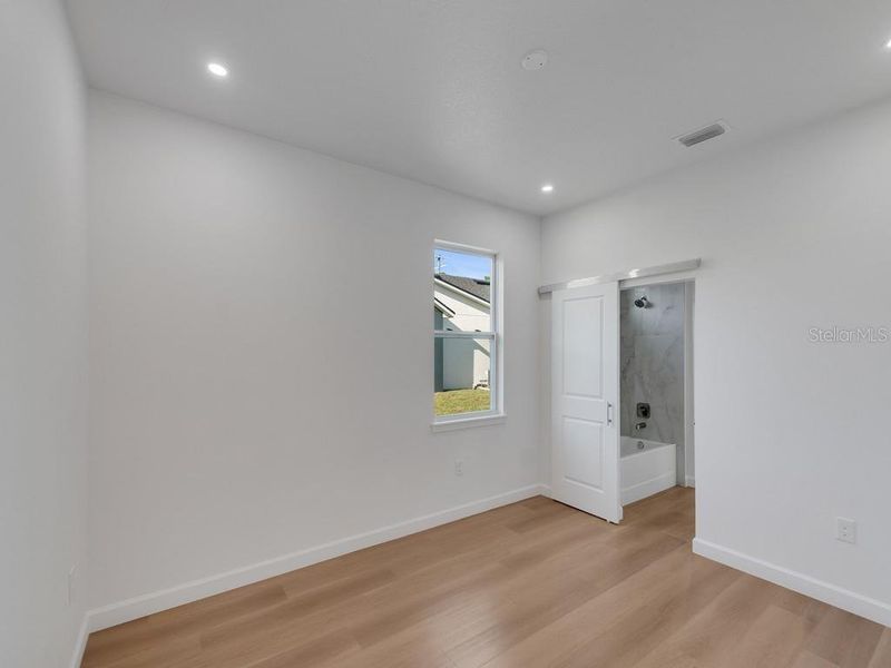 Spacious, unfurnished interior of a new home in , Palm Bay (Image 13).