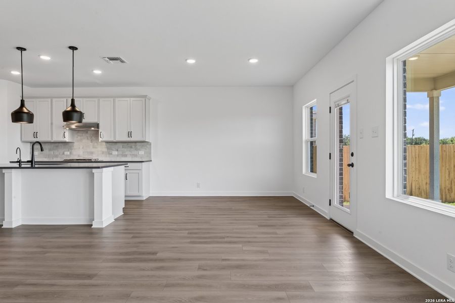 Spacious, unfurnished interior of a new home in Vista Ridge, Live Oak (Image 15).