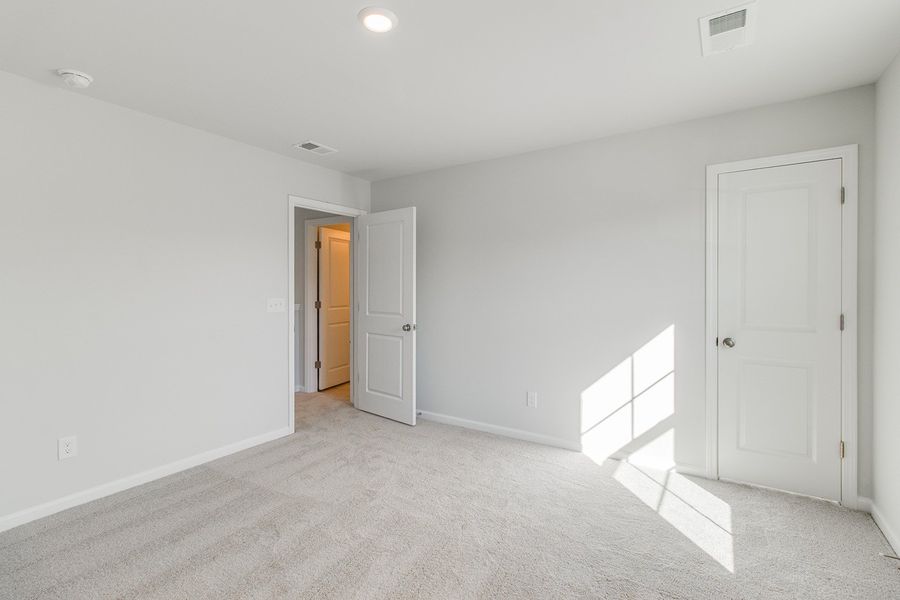 Spacious, unfurnished interior of a new home in Bluefield, Lexington (Image 28).