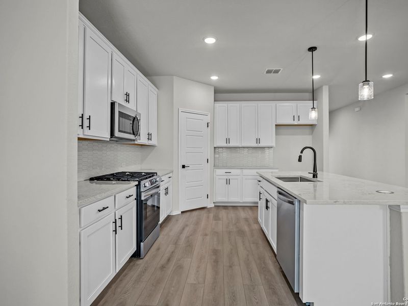 Furnished interior view inside a new home in Horizon Pointe, San Antonio (Image 10). Furnished interior view inside a new home in Horizon Pointe, San Antonio (Image 10).