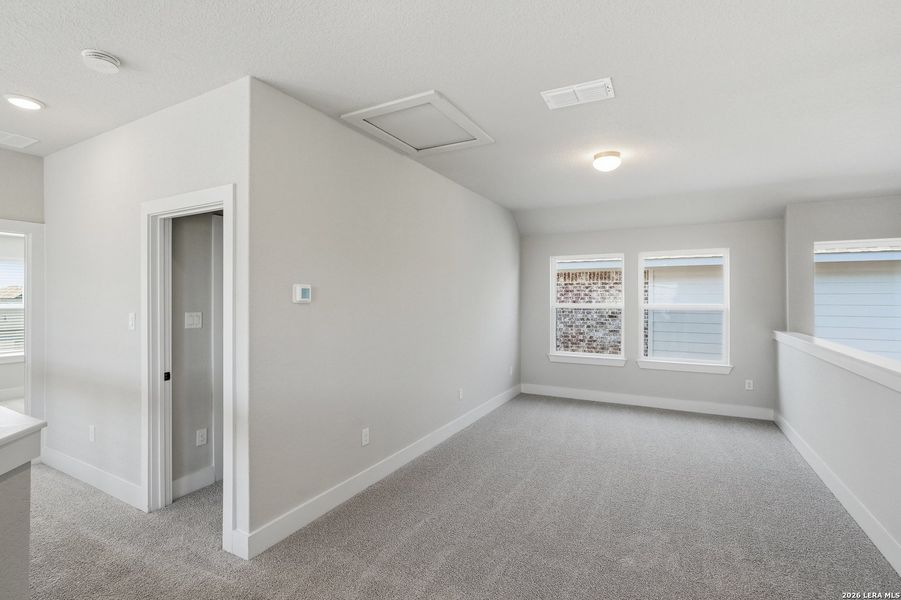 Spacious, unfurnished interior of a new home in Stillwater Ranch, San Antonio (Image 44).