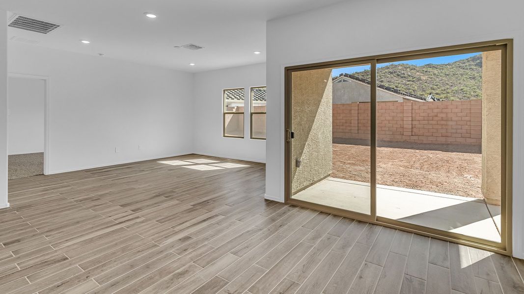 Spacious, unfurnished interior of a new home in Barnett Village, Marana (Image 19).