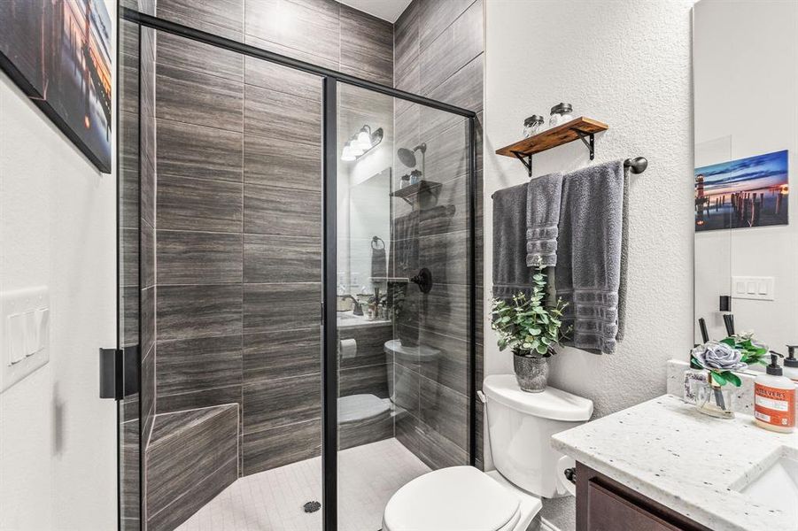 High End tile and finishes. Walk-in Shower with bench High End tile and finishes. Walk-in Shower with bench