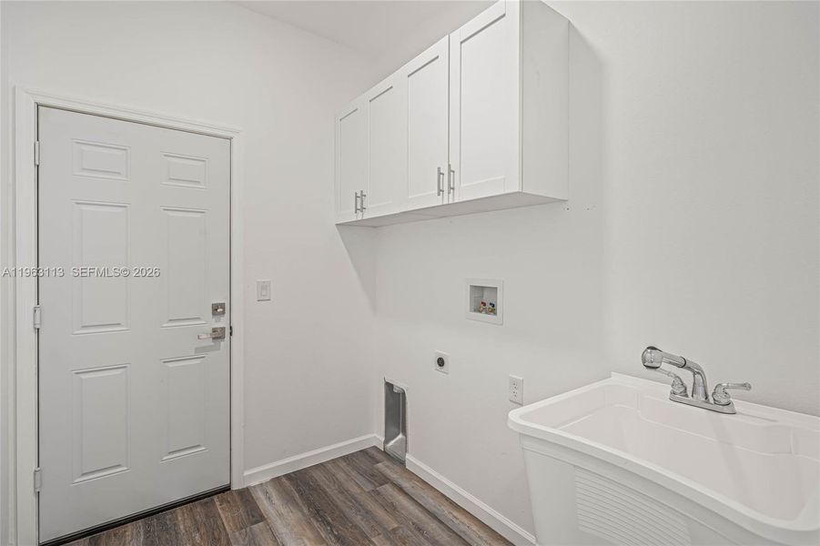 Furnished interior view inside a new home in , Sebring (Image 10).