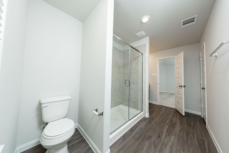 Spacious, unfurnished interior of a new home in River's Edge, Conroe (Image 16). Spacious, unfurnished interior of a new home in River's Edge, Conroe (Image 16).