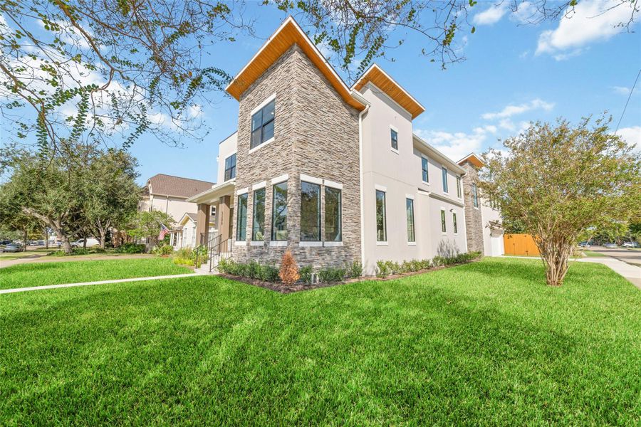 Exterior details and patio area of a home in , Bellaire (Image 26). Exterior details and patio area of a home in , Bellaire (Image 26).