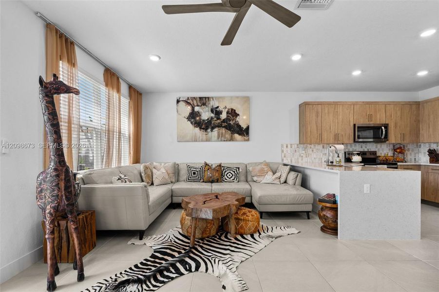 Furnished interior view inside a new home in , Pembroke Pines (Image 28).