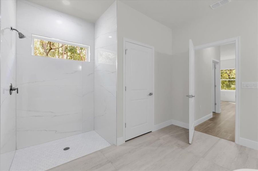 Spacious, unfurnished interior of a new home in , Citrus Springs (Image 26).