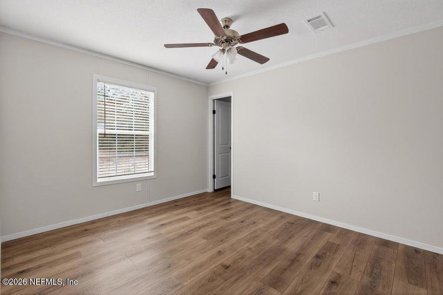 Spacious, unfurnished interior of a new home in , Middleburg (Image 54).
