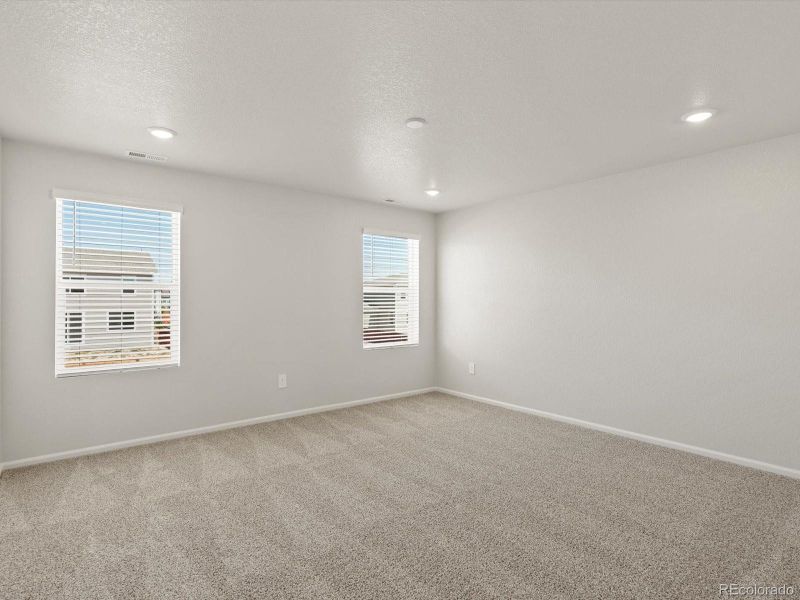 Spacious, unfurnished interior of a new home in Hidden Valley Farm, Severance (Image 15).