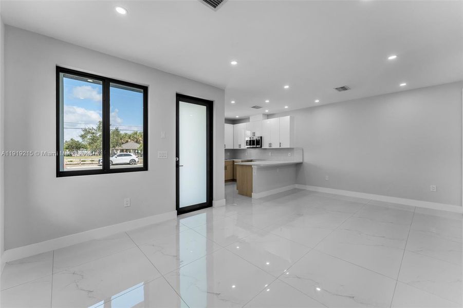 Spacious, unfurnished interior of a new home in , Miami (Image 10).