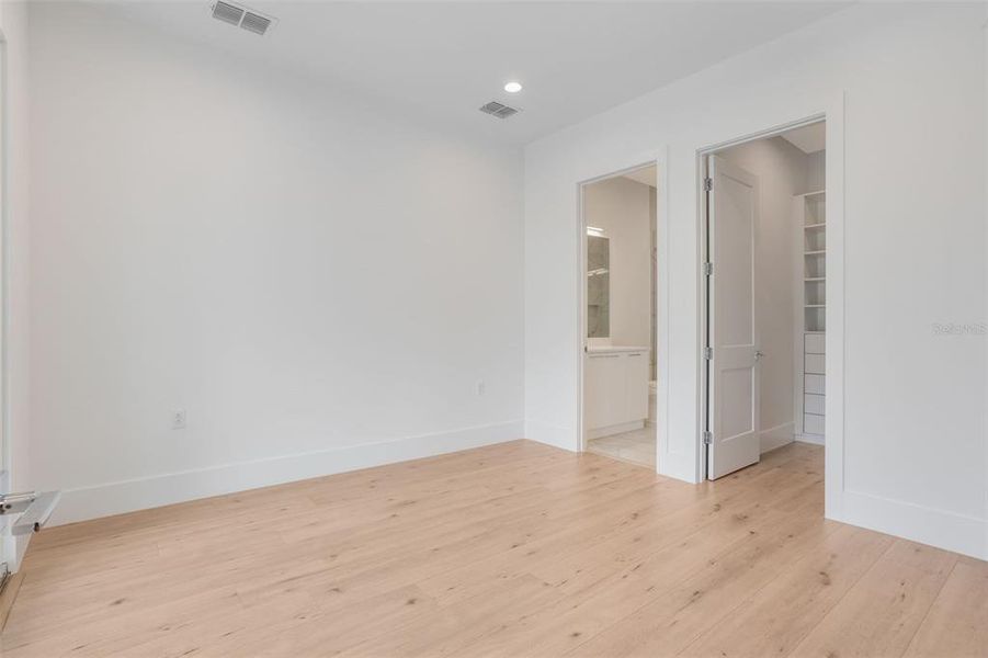 Spacious, unfurnished interior of a new home in , Montverde (Image 46).