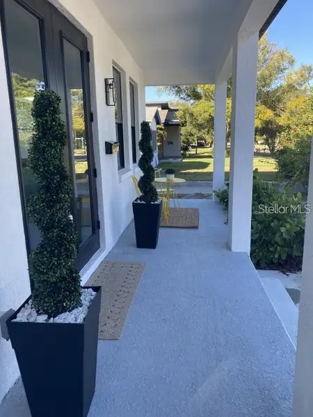 Exterior details and patio area of a home in , St. Petersburg (Image 26).