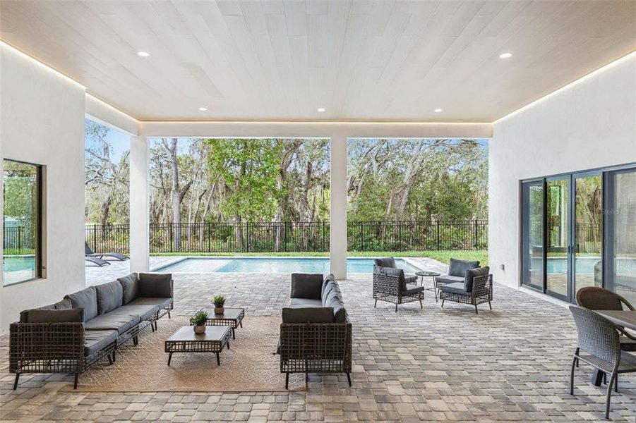 Exterior details and patio area of a home in , Winter Springs (Image 3).