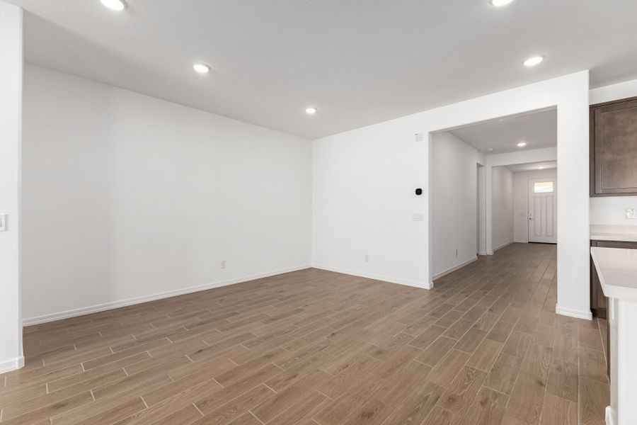 Spacious, unfurnished interior of a new home in Tierra Vistoso, Surprise (Image 9).