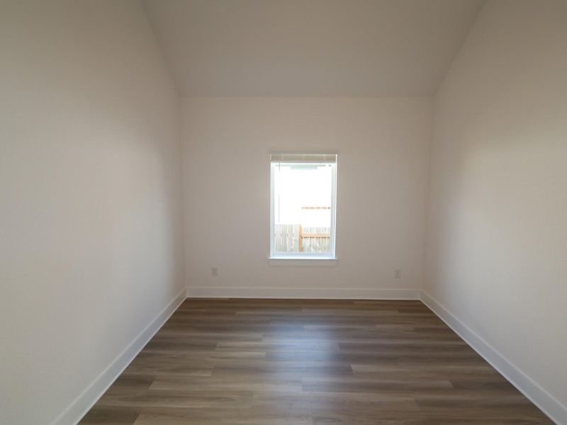 Spacious, unfurnished interior of a new home in Lago Mar, Santa Fe (Image 16). Spacious, unfurnished interior of a new home in Lago Mar, Santa Fe (Image 16).
