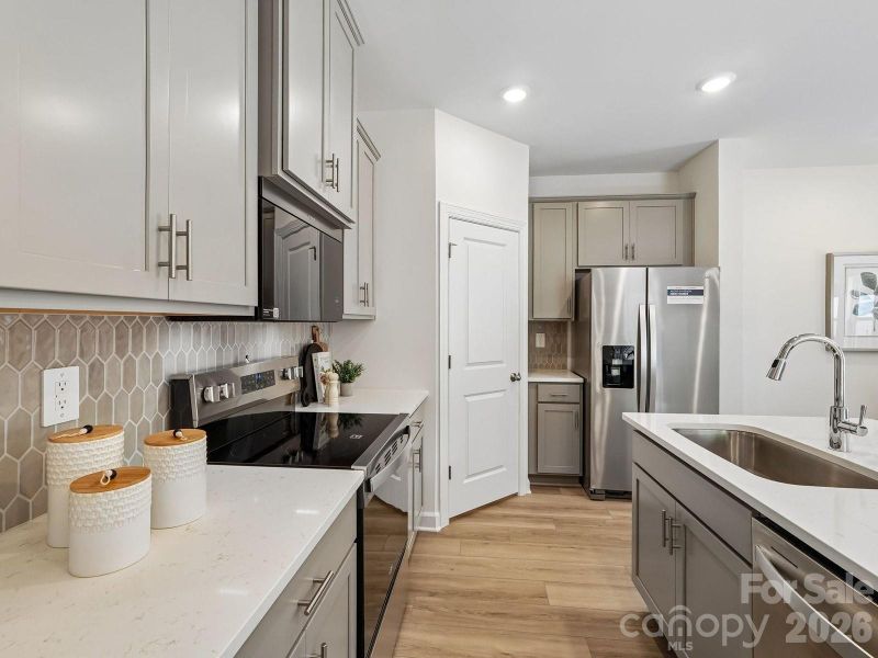 Photo is not of the actual home, but is an inspirational photo of builder’s model home and may depict options, furnishings, and/or decorator features that are not included Photo is not of the actual home, but is an inspirational photo of builder’s model home and may depict options, furnishings, and/or decorator features that are not included