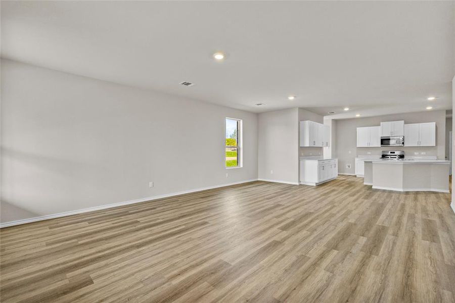 Spacious, unfurnished interior of a new home in , Cleburne (Image 13). Spacious, unfurnished interior of a new home in , Cleburne (Image 13).