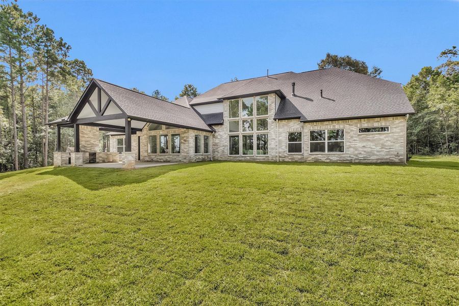 Exterior details and patio area of a home in , Montgomery (Image 3).