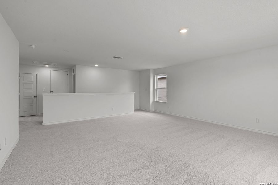 Spacious, unfurnished interior of a new home in Vista Real, Converse (Image 28).