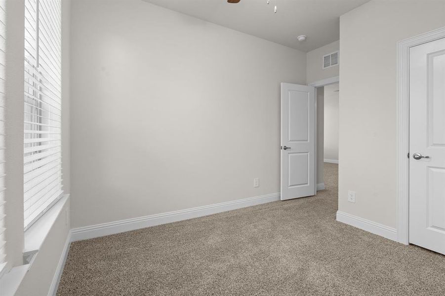 Spacious, unfurnished interior of a new home in Mustang Square, Plano (Image 21).