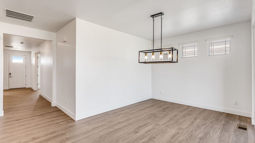 Spacious, unfurnished interior of a new home in Vantage, Berthoud (Image 17).