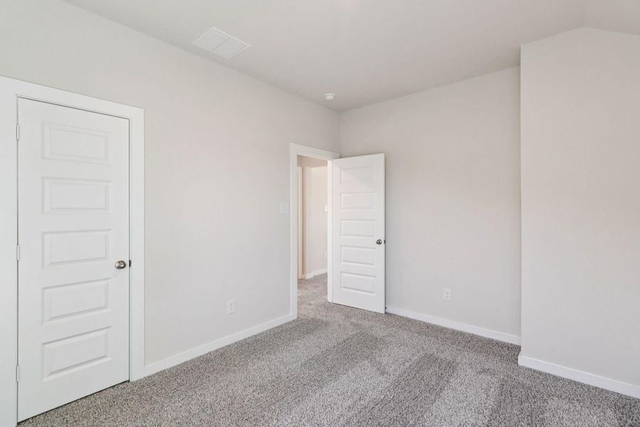 Spacious, unfurnished interior of a new home in Bluestem, Brookshire (Image 25).