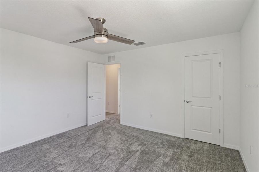 Spacious, unfurnished interior of a new home in , Lake Alfred (Image 21).