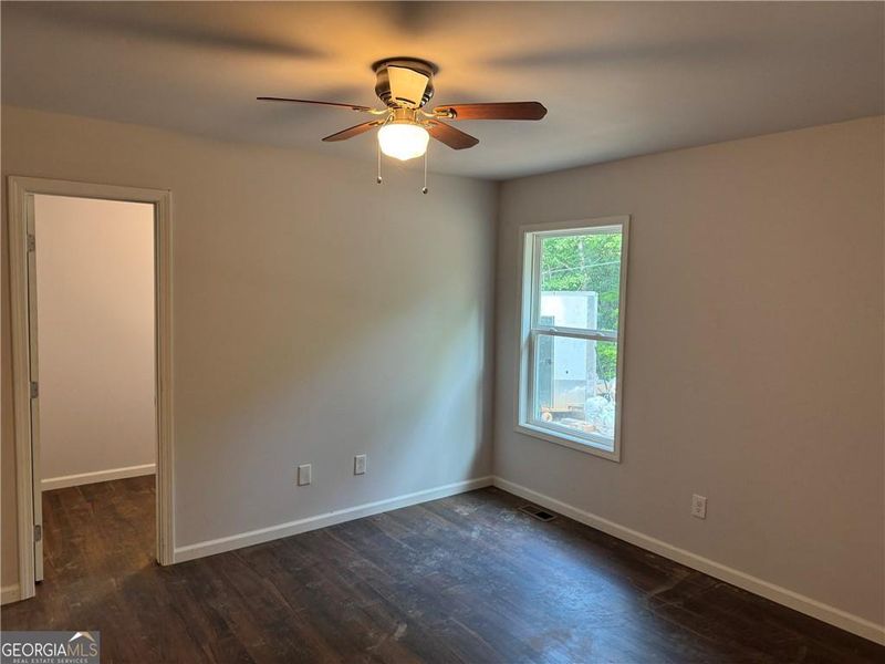 Spacious, unfurnished interior of a new home in , Martin (Image 4).