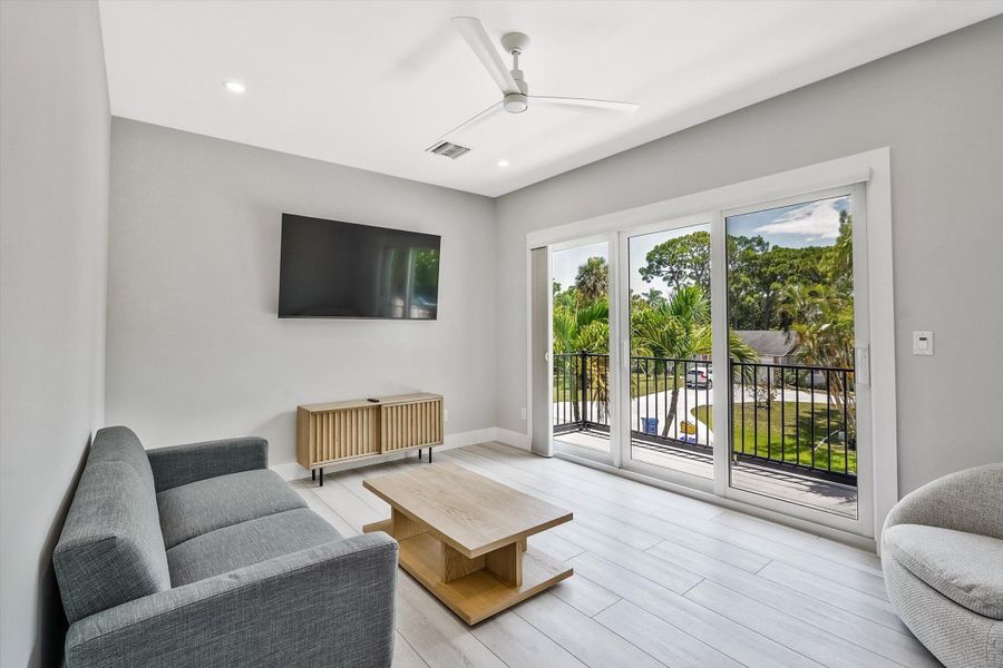 22-425 Hugh Street-22