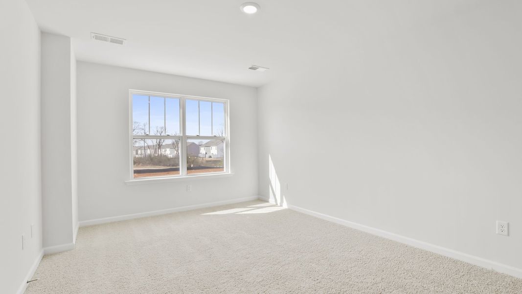 Spacious, unfurnished interior of a new home in Tanglewood Townes, Greenville (Image 25).