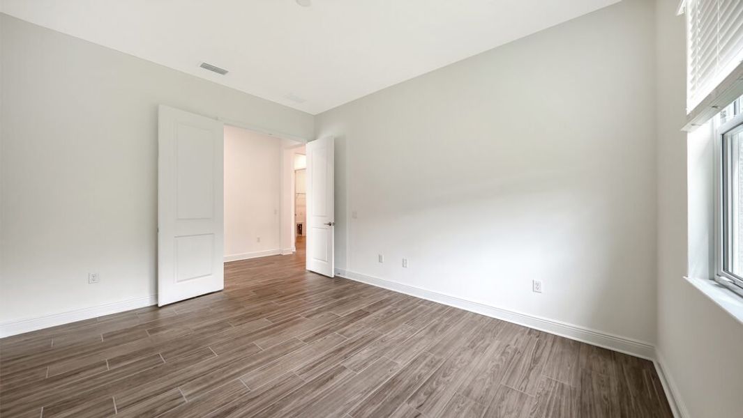 Spacious, unfurnished interior of a new home in Canoe Creek, Parrish (Image 41).