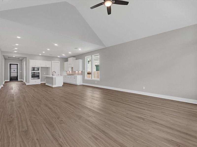 Spacious, unfurnished interior of a new home in Pecan Ridge, Fulshear (Image 16). Spacious, unfurnished interior of a new home in Pecan Ridge, Fulshear (Image 16).