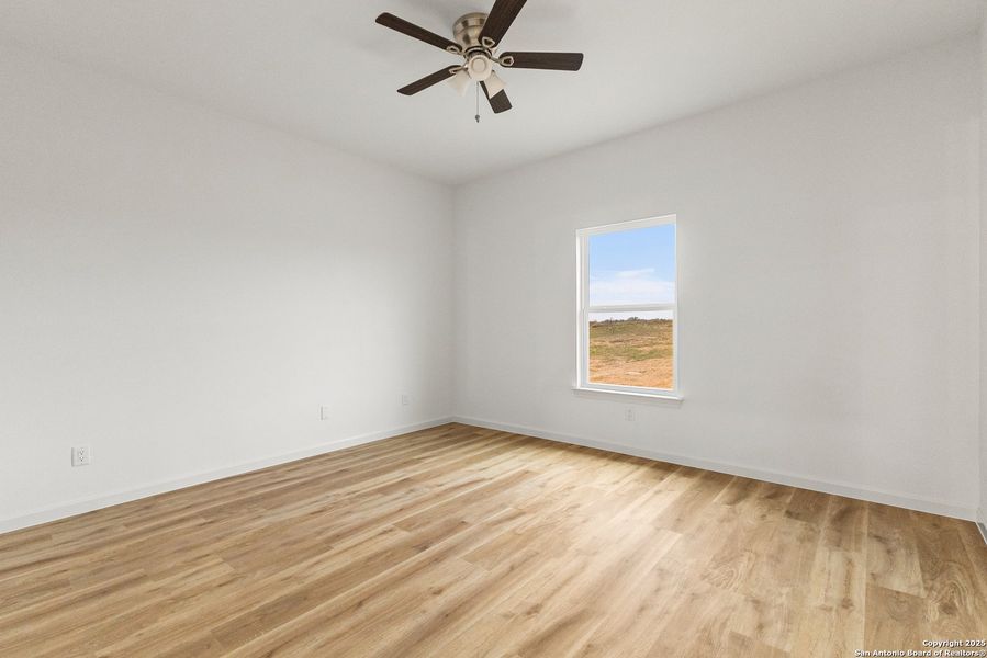 Spacious, unfurnished interior of a new home in , La Vernia (Image 13).