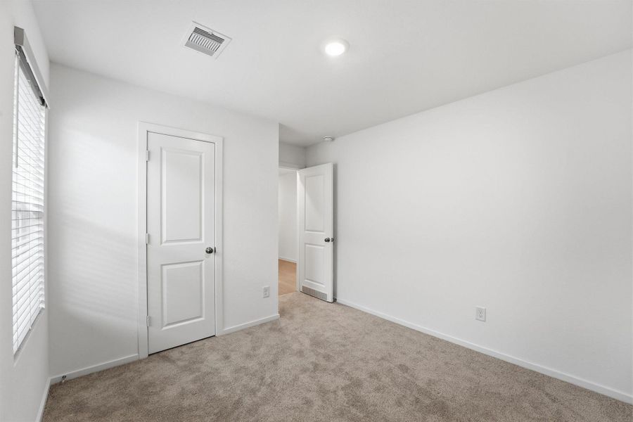 Spacious, unfurnished interior of a new home in Scotts Bend, Baytown (Image 17).