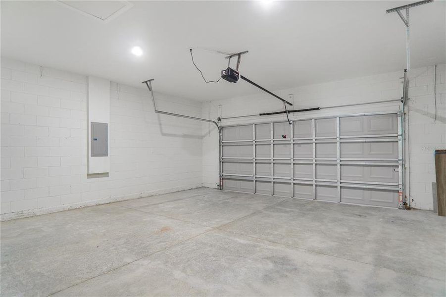 Spacious, unfurnished interior of a new home in , Ocala (Image 35).