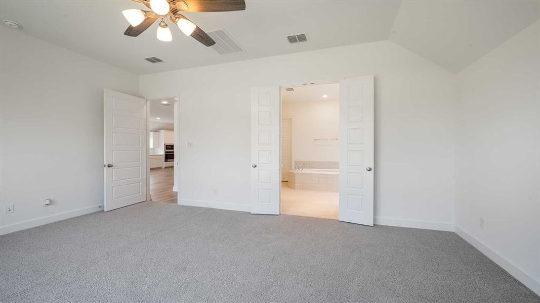 Spacious, unfurnished interior of a new home in Reunion 50', Rhome (Image 6). Spacious, unfurnished interior of a new home in Reunion 50', Rhome (Image 6).