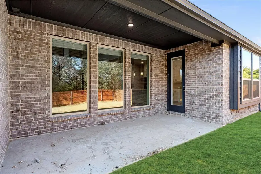 Exterior details and patio area of a home in Ridgepoint, Midlothian (Image 4). Exterior details and patio area of a home in Ridgepoint, Midlothian (Image 4).