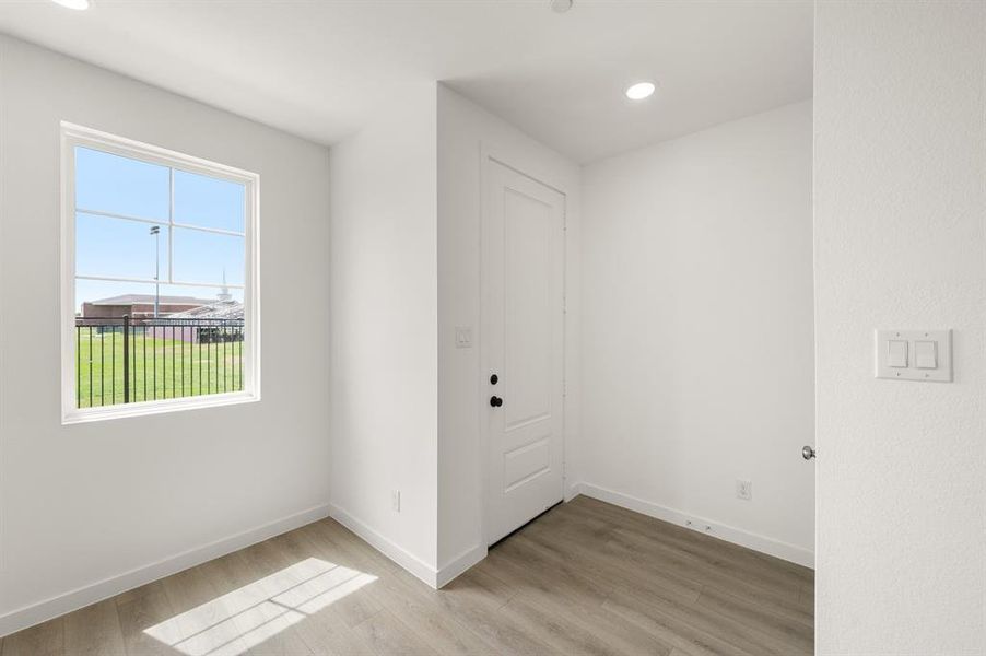 5712 Lakeview- Entry-1